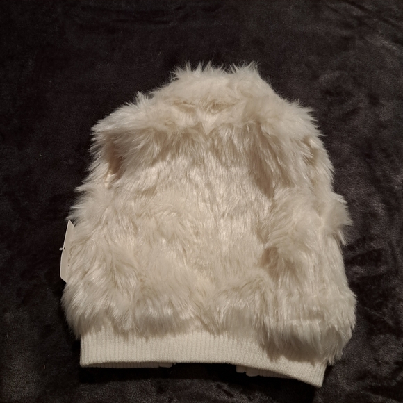 Starting out faux fur 9 month zip up vest NWT - Picture 2 of 6